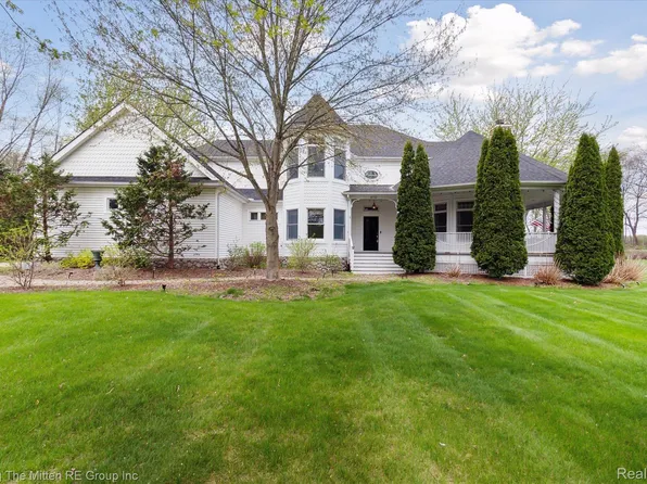 9730 Wood Bend Dr, Saline, MI 48176