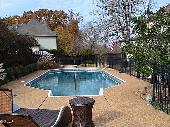 4th image of 2345 Middleburg Dr