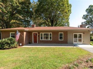 216 Woodland Dr, Hendersonville, NC 28792