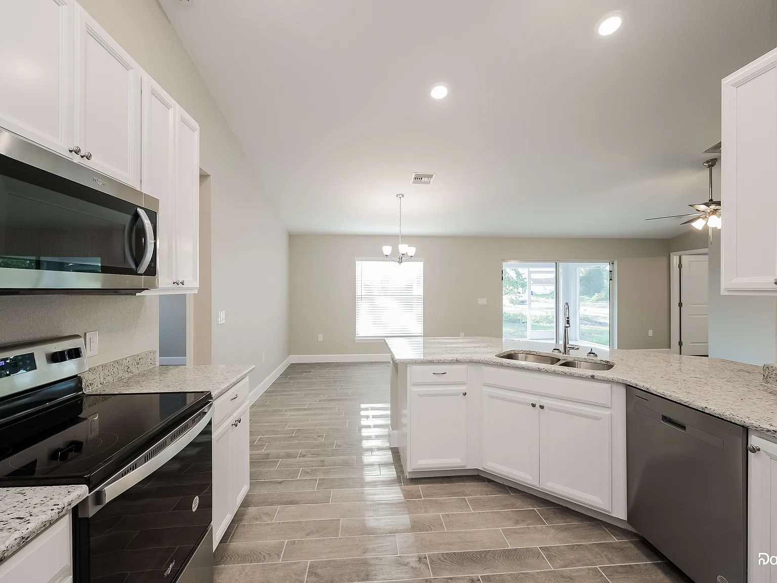 3 bed, 2.0 bath, 1614 sqft, $1,815 — Photo 2