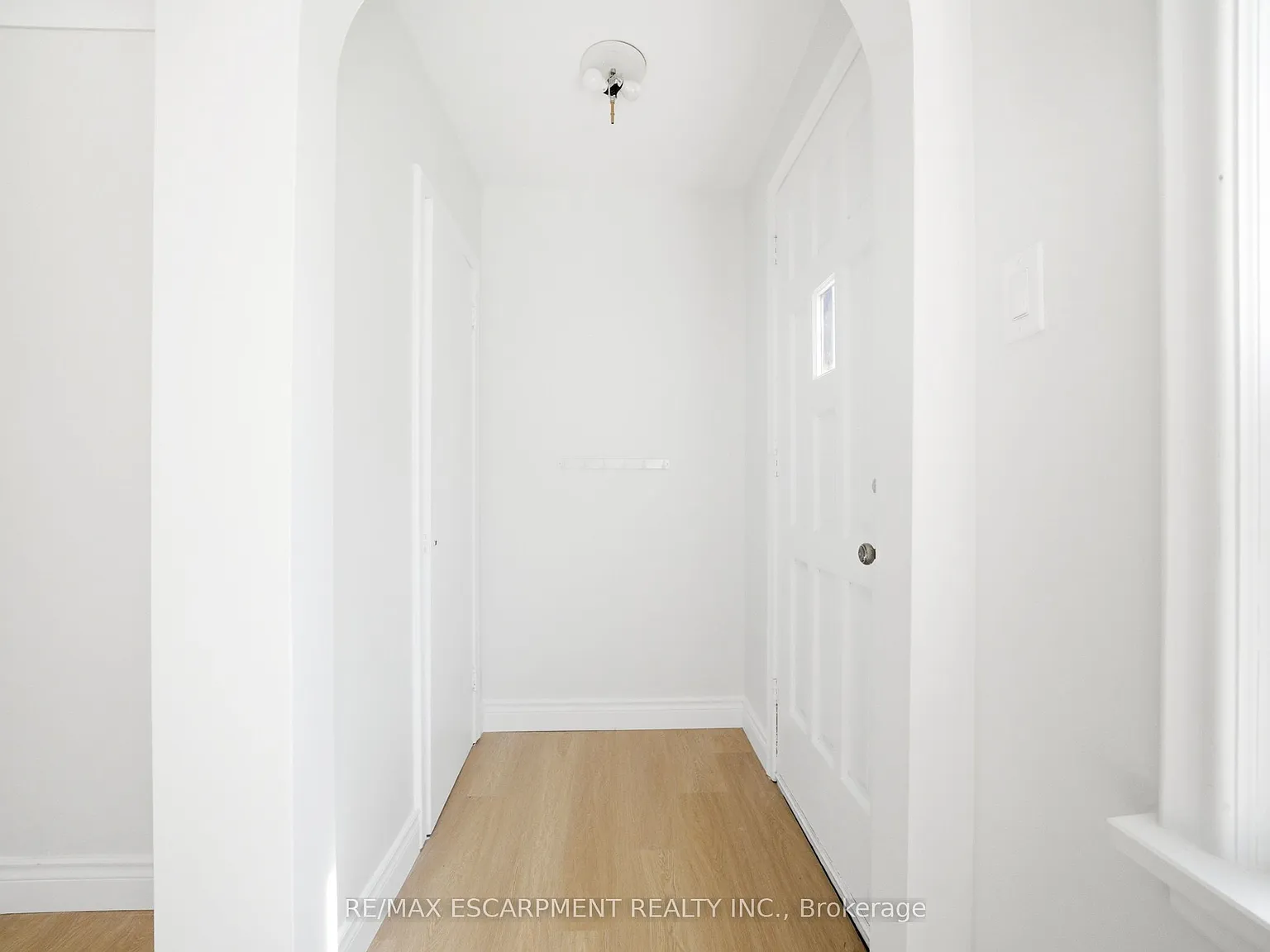 4 bed, $2,700 — Photo 2