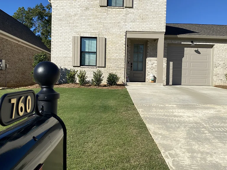 760 Stonebrook Ln — Photo 1