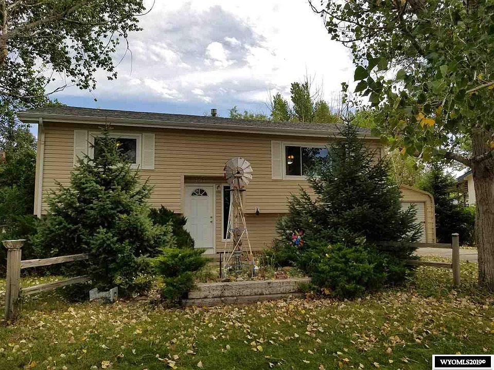 707 Jackson St Douglas, WY Zillow