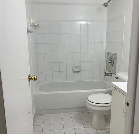 5th image of 291 NW 177th St APT 225