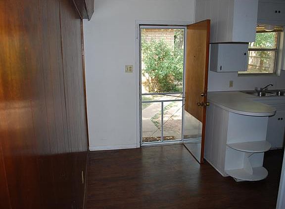 4th image of 1202 W 22nd St #B