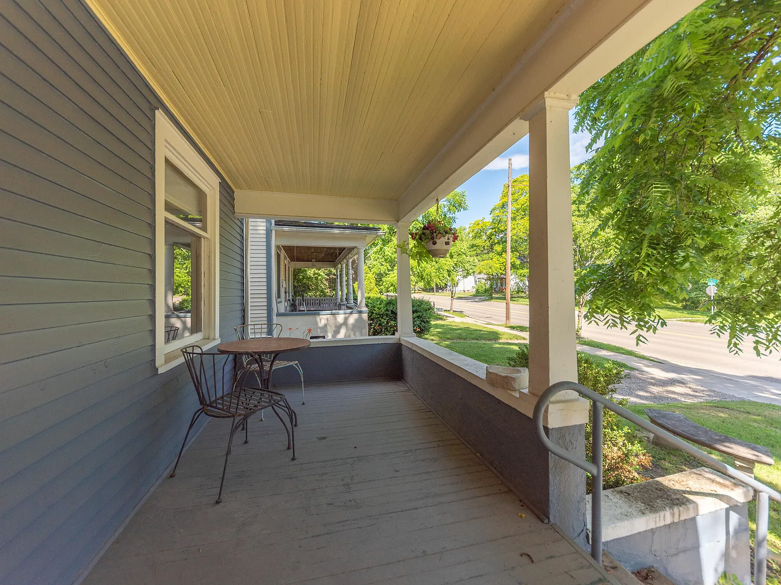 4 bed, 2.0 bath, 1809 sqft, $3,600 — Photo 4