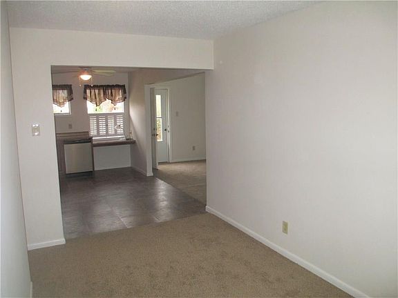 2nd image of 110 Brazos St