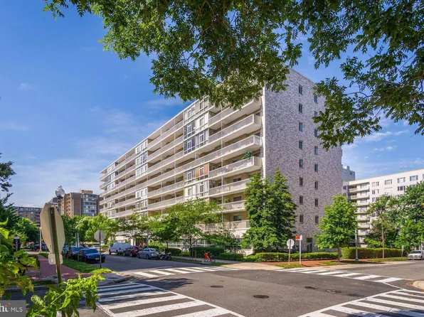 730 24th St NW #906/907, Washington, DC 20037