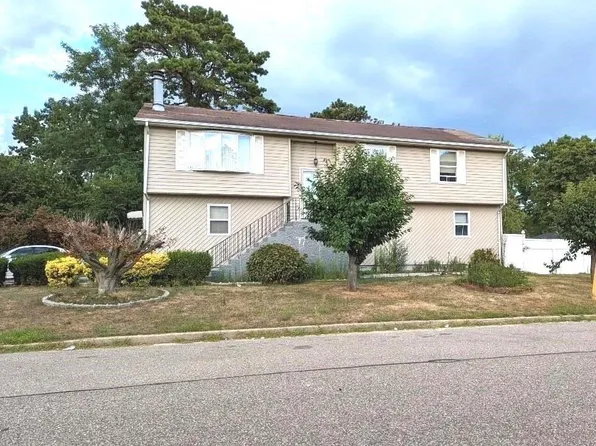 28 Levey Boulevard, Wyandanch, NY 11798