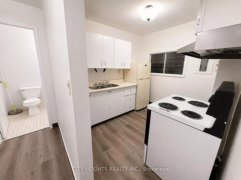1102 Langlois Ave — Photo 12