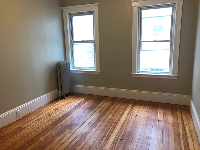 329 Malden St — Photo 7