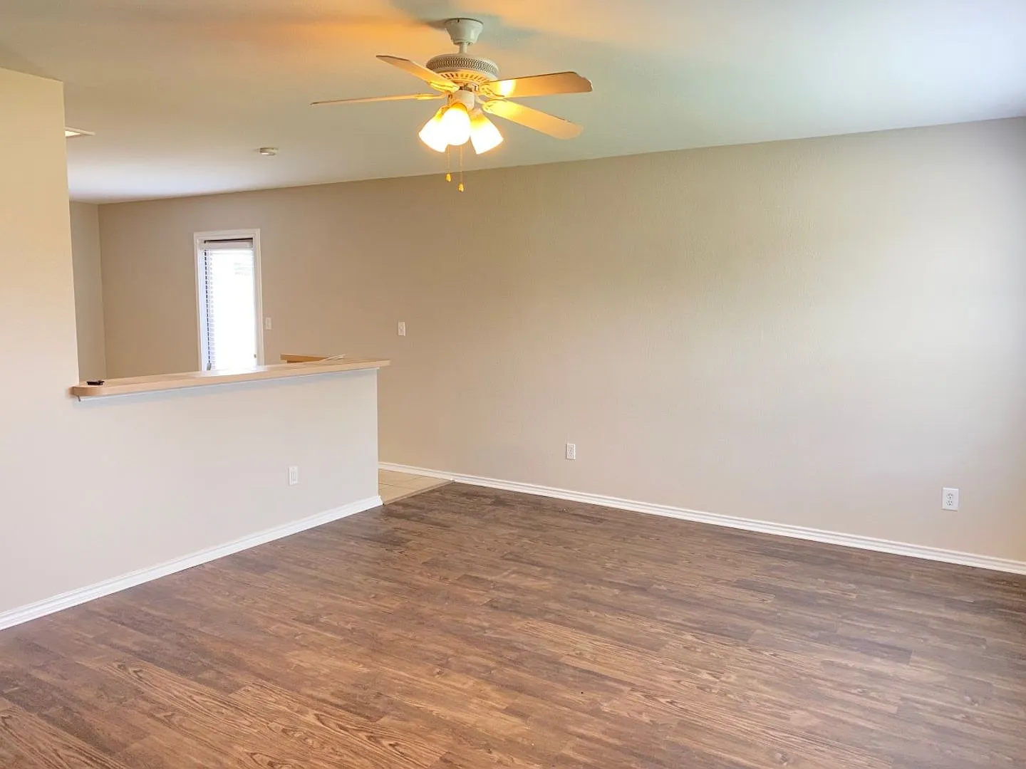 New Braunfels 3 Bedroom Single Story Duplex Available NOW! — Photo 3