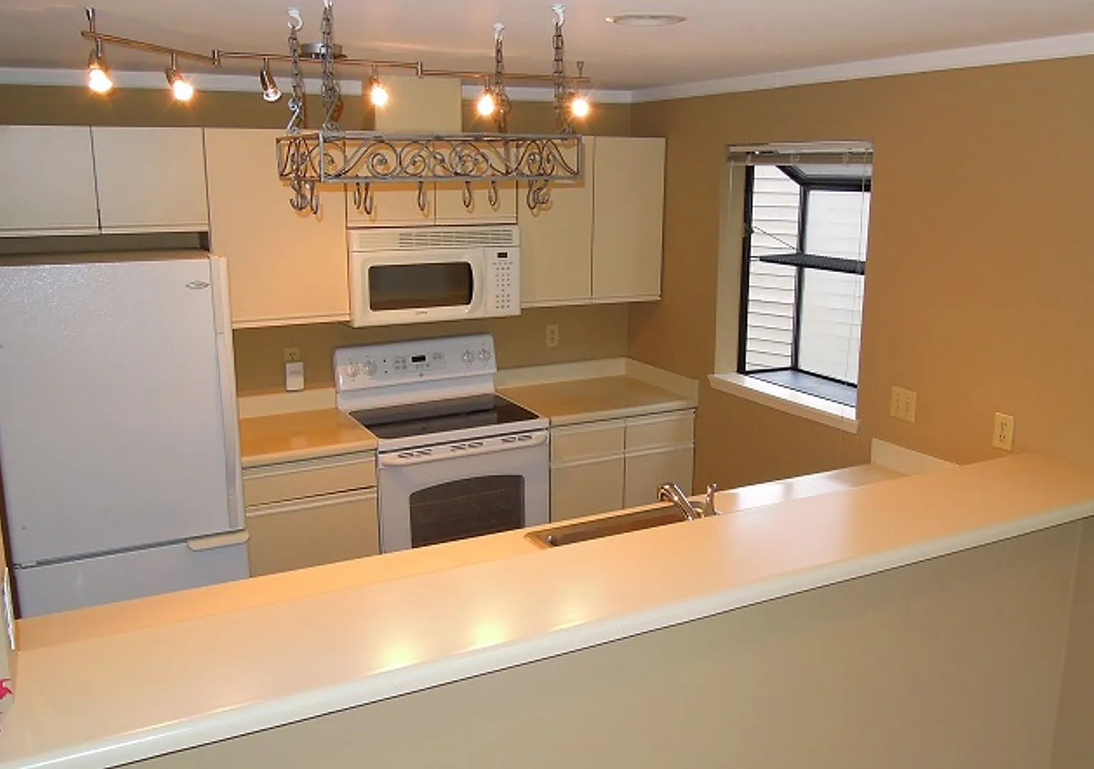 2-Bed, 2-Bath Ideally Located Redmond Condo w/ Private Balcony! — Photo 3