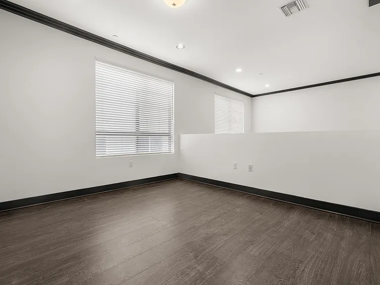 2131 S Beverly Glen — Photo 17