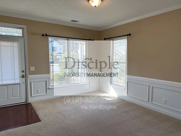 136 Magnolia Dr — Photo 3