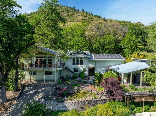 2583 E Evans Creek Rd, Rogue River, OR 97537