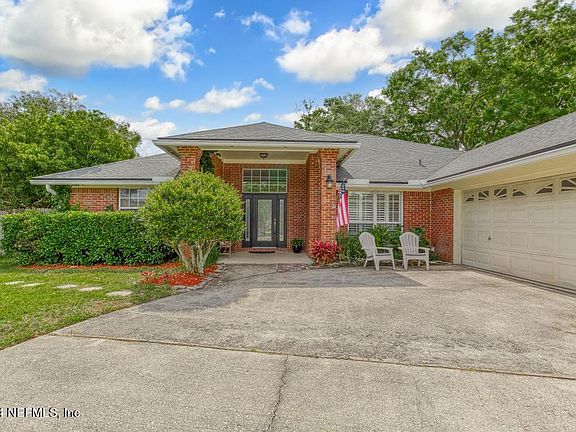 3rd image of 13709 GLENHAVEN Court
