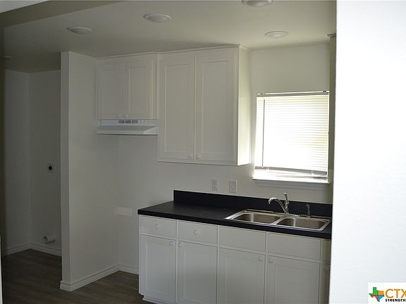 3rd image of 706 W Avenue B