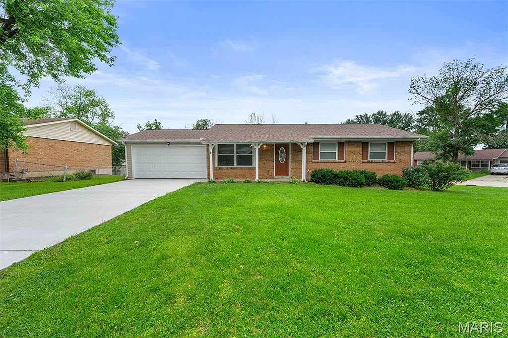 3140 Stonehenge Dr photo 1