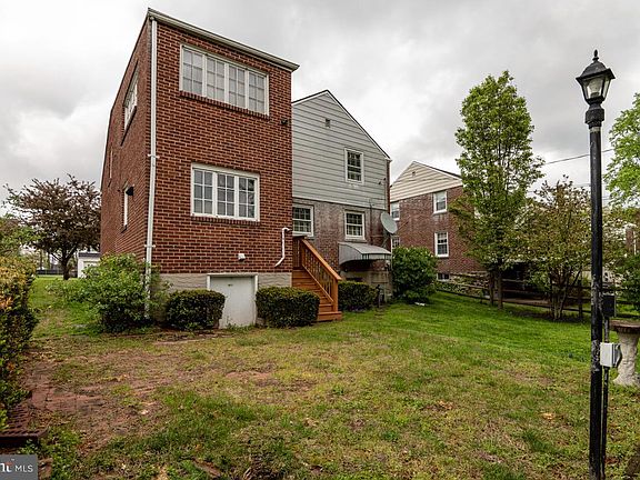 2nd image of 1414 Sunset Dr