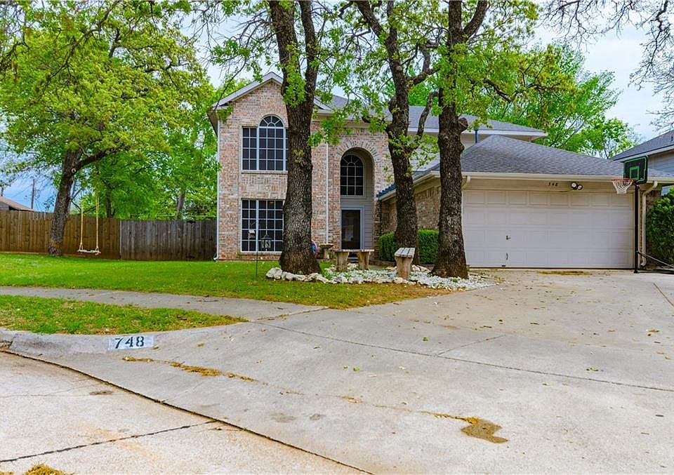 1st image of 748 Cedar Leaf Cir