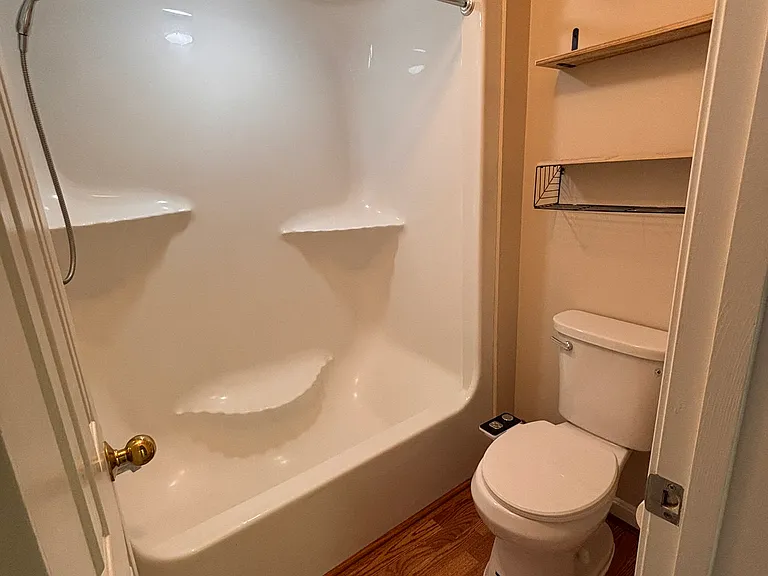 Primary en-suite bathroom