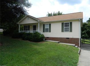 2909 Westgate Dr, High Point, NC 27265
