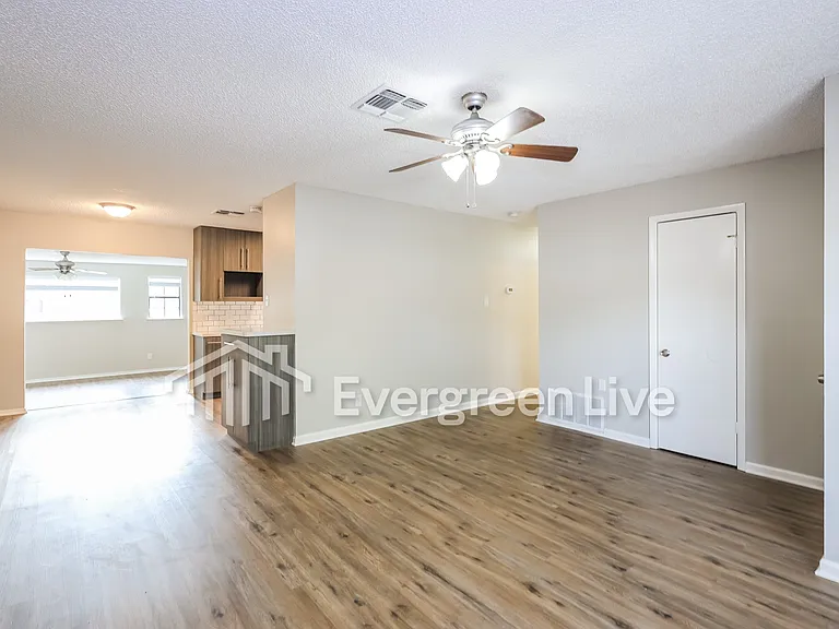 5930 Cliff Valley Dr — Photo 4