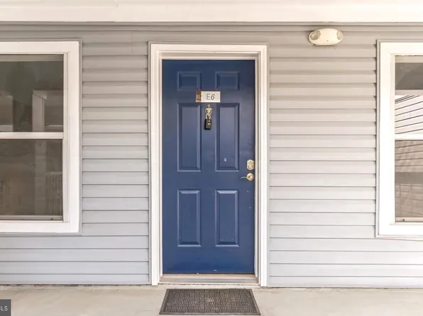 3179 Summit Square Dr #2-E6, Oakton, VA 22124