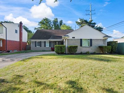 21500 Erben St, Saint Clair Shores, MI, 48081