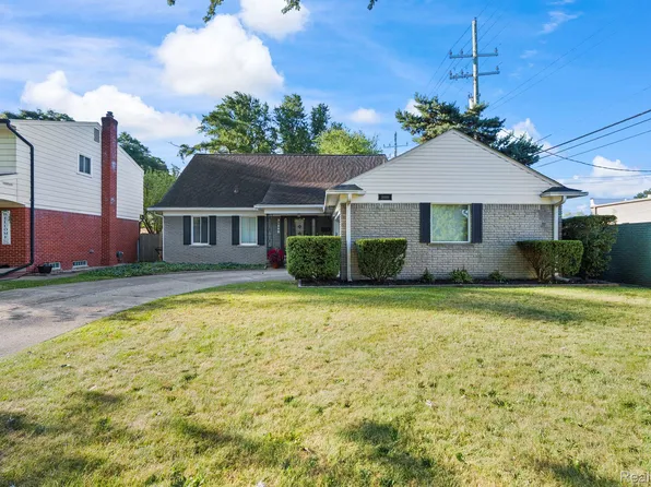 21500 Erben St, Saint Clair Shores, MI 48081