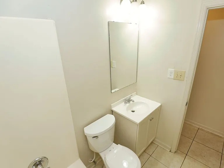 410 Madison Ave NW — Photo 6