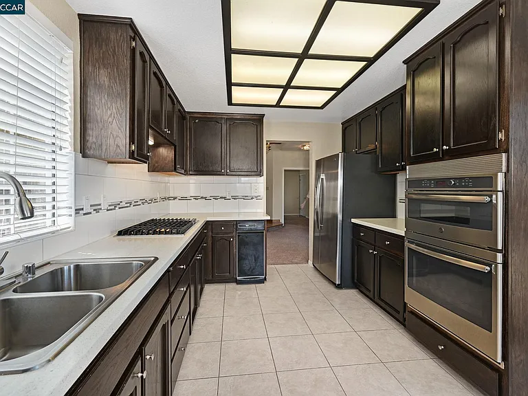 1319 Strawberry Ct — Photo 7