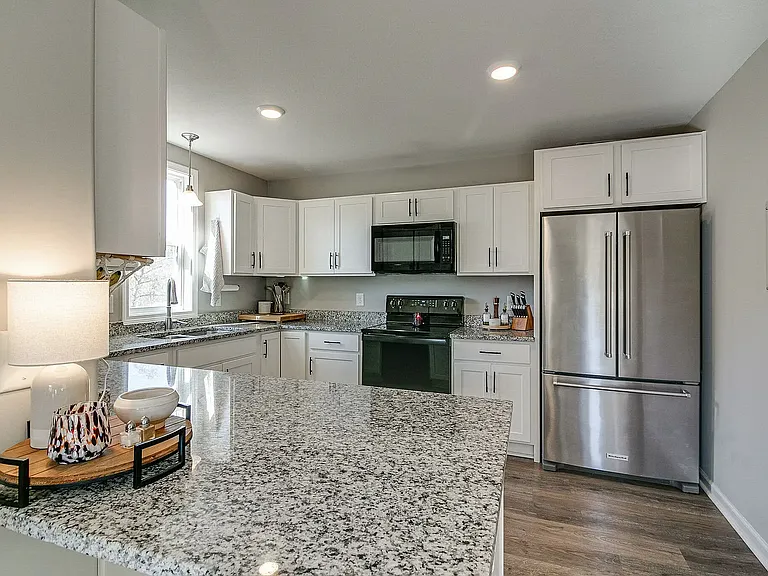 924 E Happy Hollow Dr — Photo 7