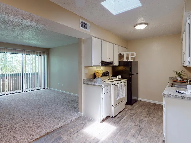Tower Park Apartments — Photo 40
