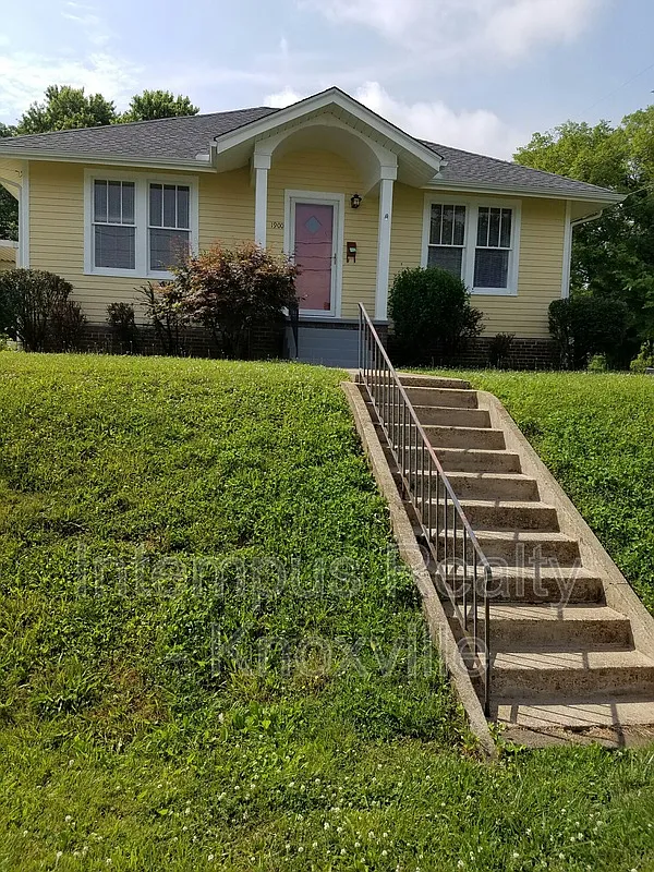 2 bed, 1.0 bath, 1216 sqft, $1,550 — Photo 1