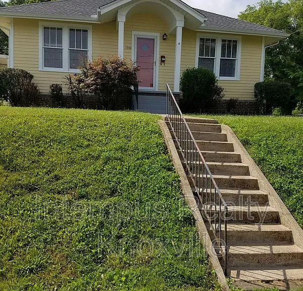 1900 Nickerson Ave — Photo 1
