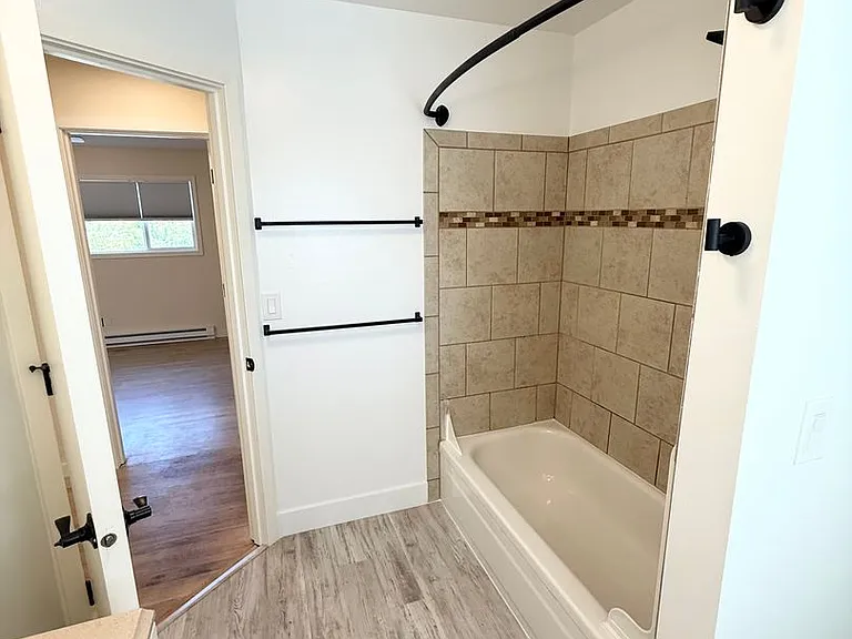529 NE 113th Ave — Photo 12