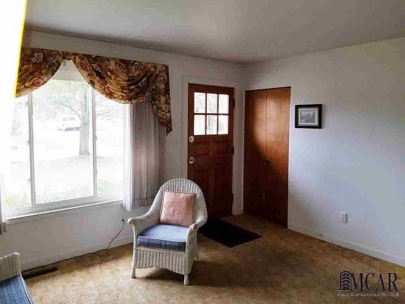 3rd image of 7389 Middlebury Dr
