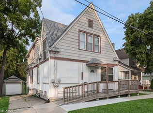 223 Harvey St, Elgin, IL 60123