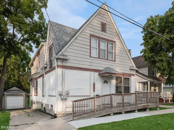 223 Harvey St, Elgin, IL 60123