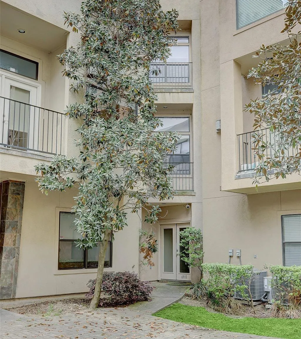 3 bed, 3.5 bath, 2430 sqft, $3,200 — Photo 2