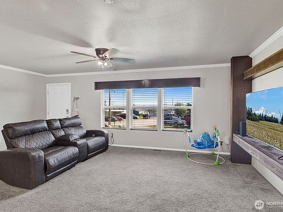 3rd image of 8483 Alder Way