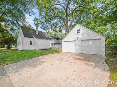 32 Holly St SW, Wyoming, MI, 49548