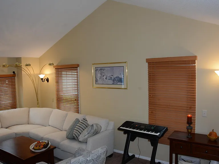 8811 Hawthorne Dr — Photo 7