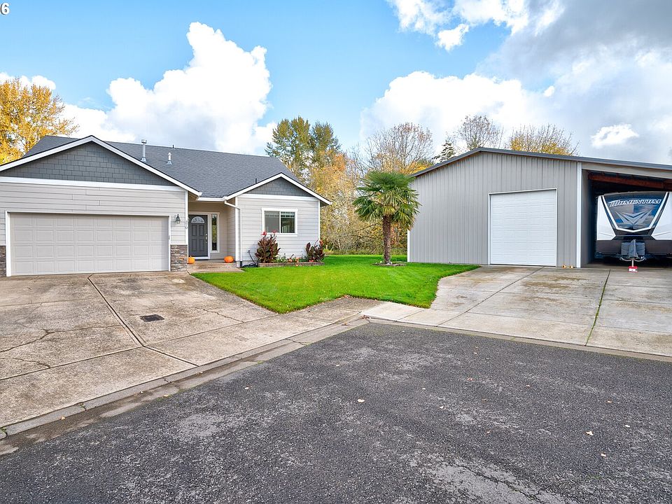 1st image of 470 Burghardt Dr