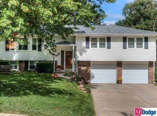 12076 Leavenworth Rd, Omaha, NE 68154