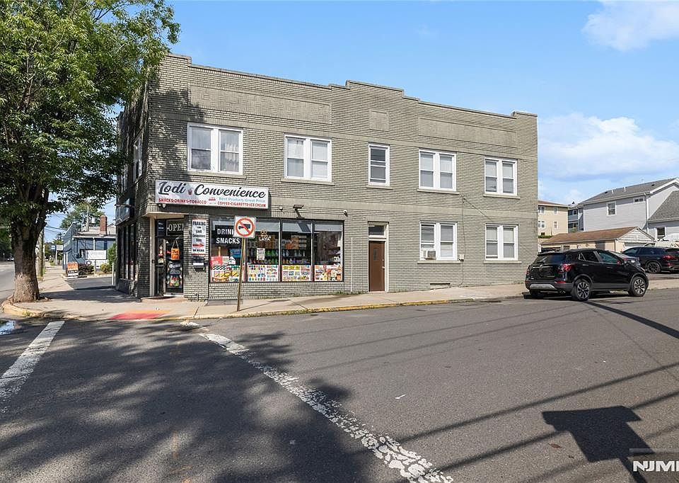 1st image of 436 Main St