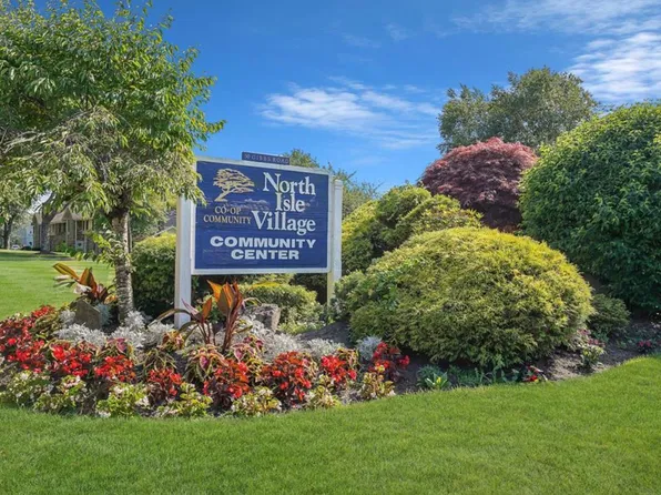 29 Cheyenne Court #29, Coram, NY 11727