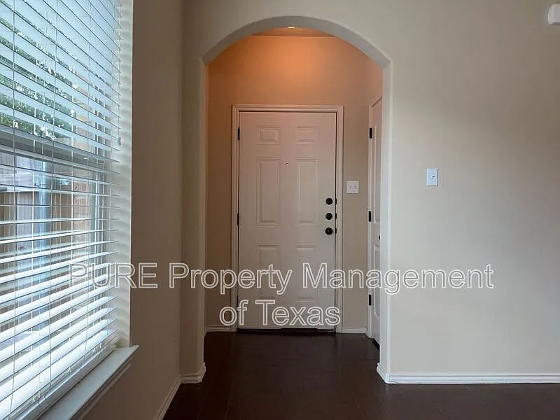 3 bed, 2.0 bath, 1252 sqft, $1,575 — Photo 3